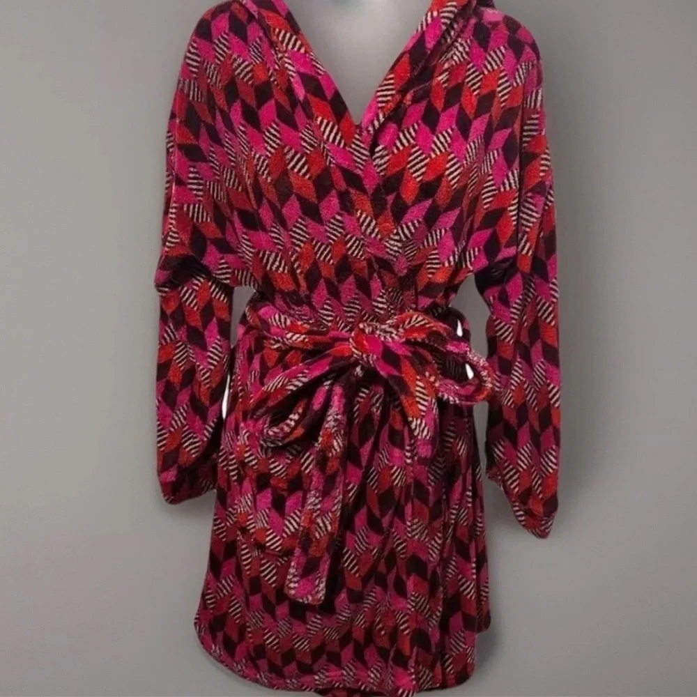 VERA BRADLEY Robe Small/Medium Red Pink Geo Print Short Plush Hooded Pockets EUC